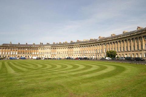 2 bedroom flat to rent - Royal Crescent, BATH