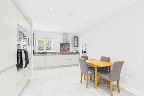 3 bedroom detached bungalow to rent, De Warrene Court, Methwold