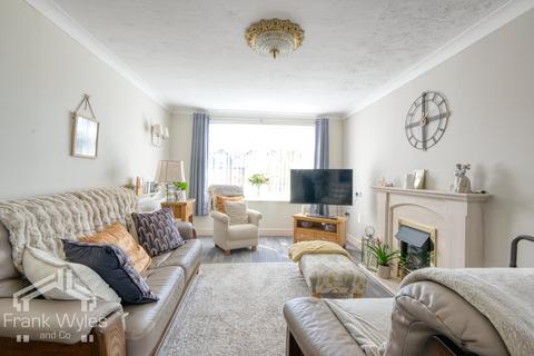 2 bedroom flat for sale, Sandhurst Grange, Sandhurst Avenue, Lytham St. Annes, Lancashire