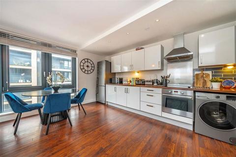 2 bedroom flat for sale, Palmers Road, London E2