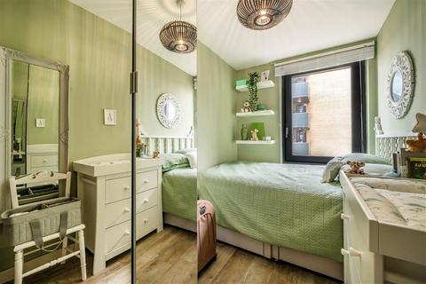 2 bedroom flat for sale, Palmers Road, London E2