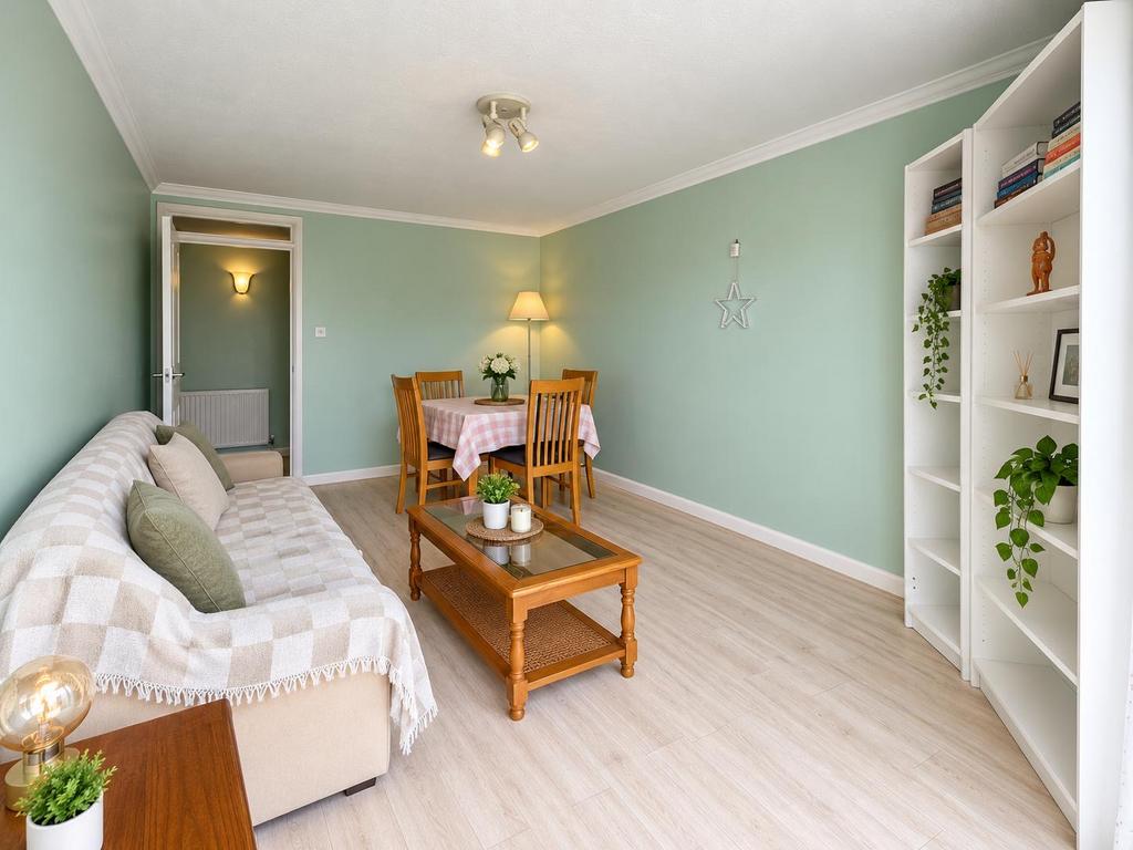 Apartment in Croydon - View 3