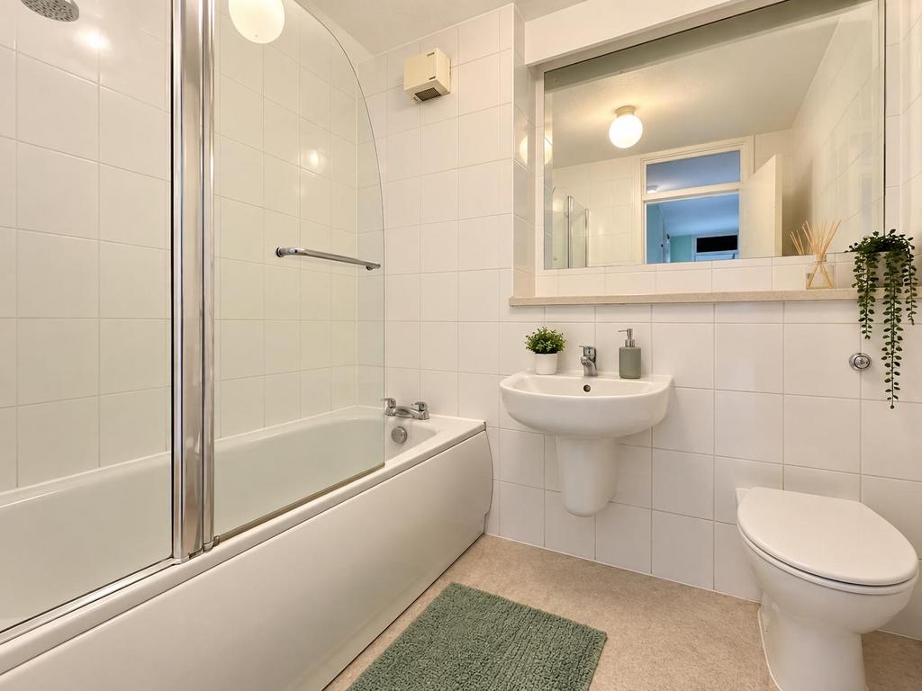Apartment in Croydon - View 4