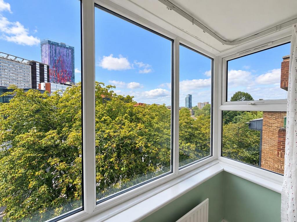 Apartment in Croydon - View 5