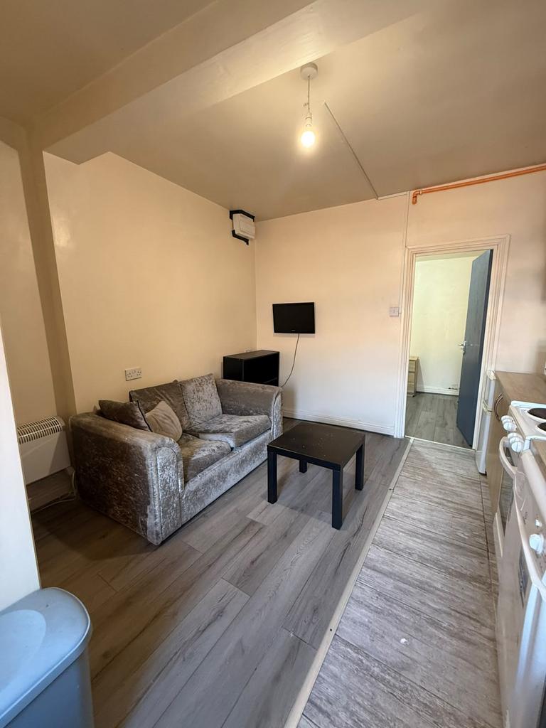 Apartment in Birmingham, Selly Oak - View 3