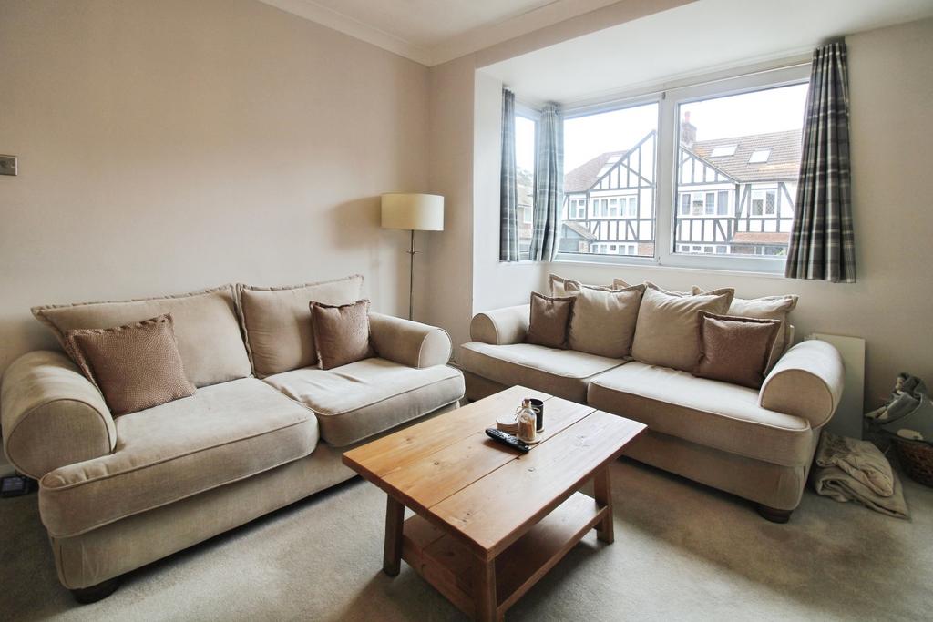 House in London - View 2