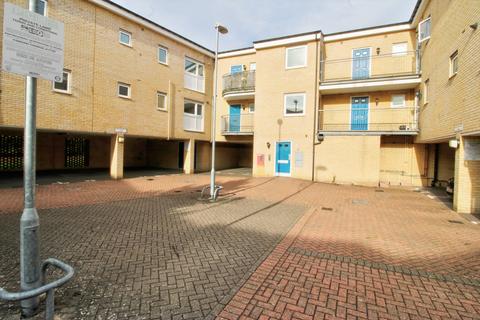 2 bedroom flat to rent, Spectre Court, Hatfield