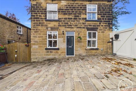 2 bedroom detached house to rent, Gledhow Lane, Leeds