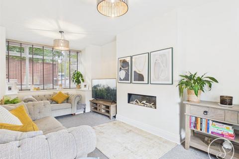 2 bedroom detached house to rent, Gledhow Lane, Leeds