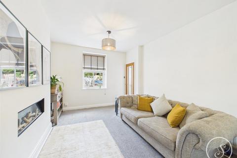 2 bedroom detached house to rent, Gledhow Lane, Leeds