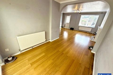 3 bedroom semi-detached house to rent, Luton LU2