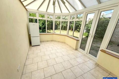 3 bedroom semi-detached house to rent, Luton LU2
