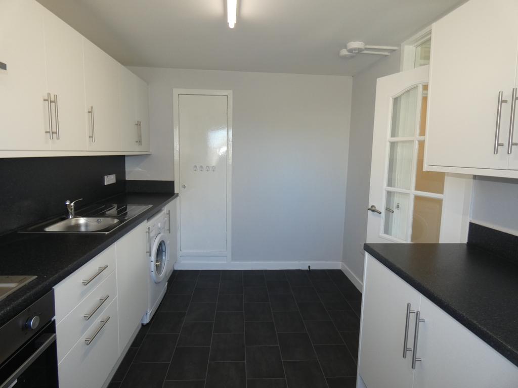 Apartment in Sighthill - View 5