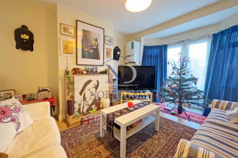 3 bedroom terraced house to rent, Amhurst Gardens