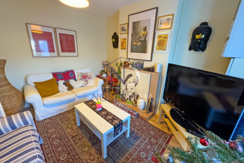 3 bedroom terraced house to rent, Amhurst Gardens