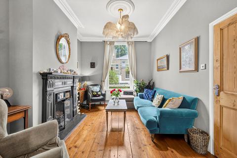 3 bedroom terraced house for sale, Queen Margarets Grove, Islington N1