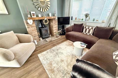 3 bedroom semi-detached house for sale, Hindley Close, Ryton