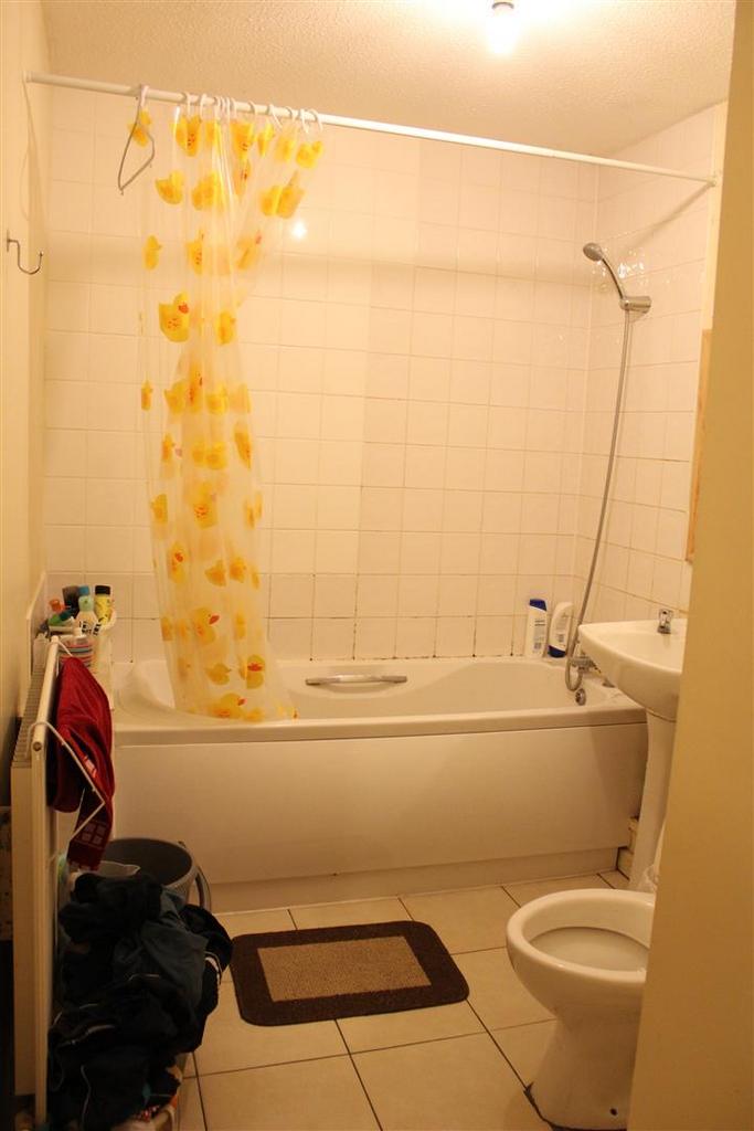 Apartment in Uxbridge - View 2