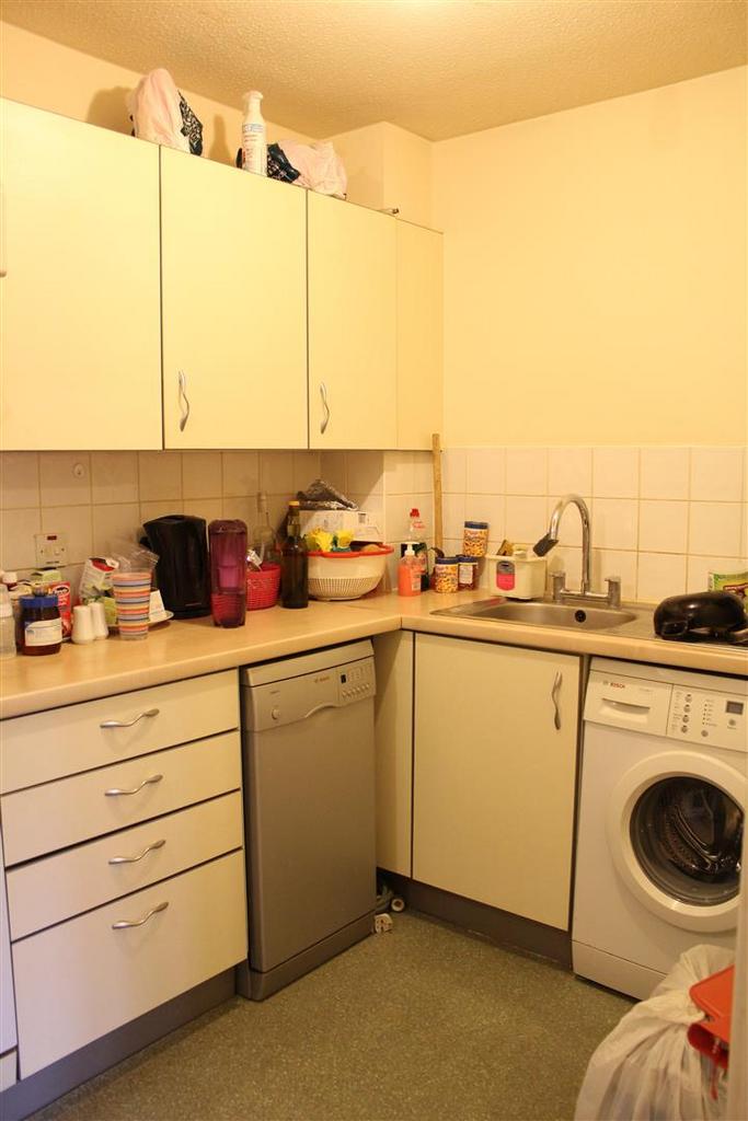 Apartment in Uxbridge - View 3