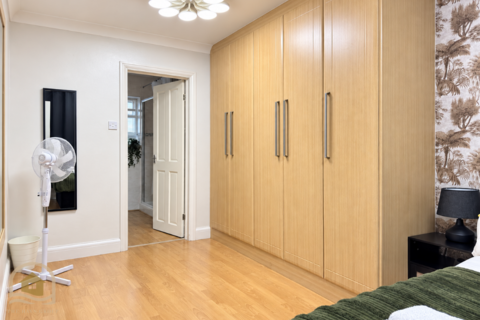 6 bedroom end of terrace house for sale, Conway Crescent, Perivale, Greenford, Middlesex, UB6