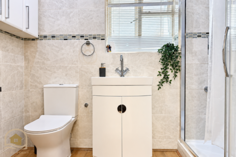 6 bedroom end of terrace house for sale, Conway Crescent, Perivale, Greenford, Middlesex, UB6