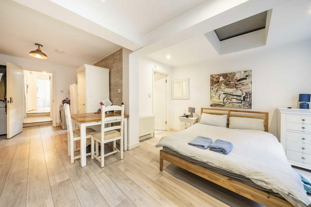 Apartment in London - View 3