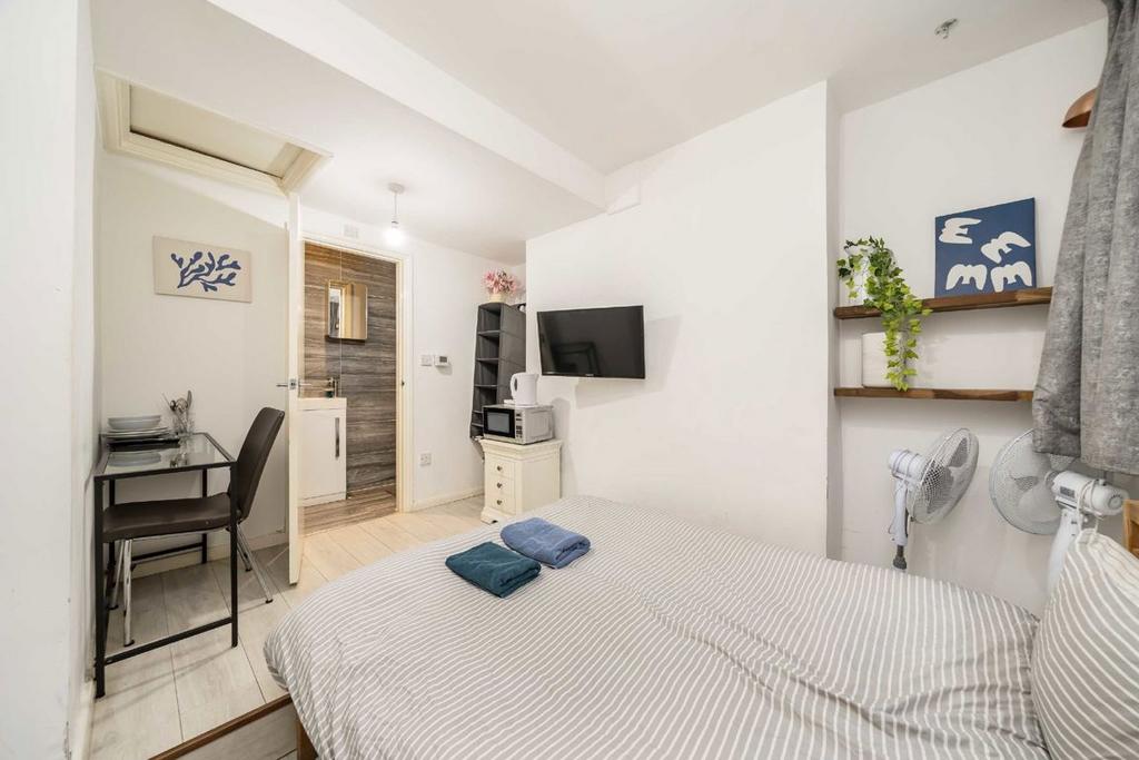 Apartment in London - View 5
