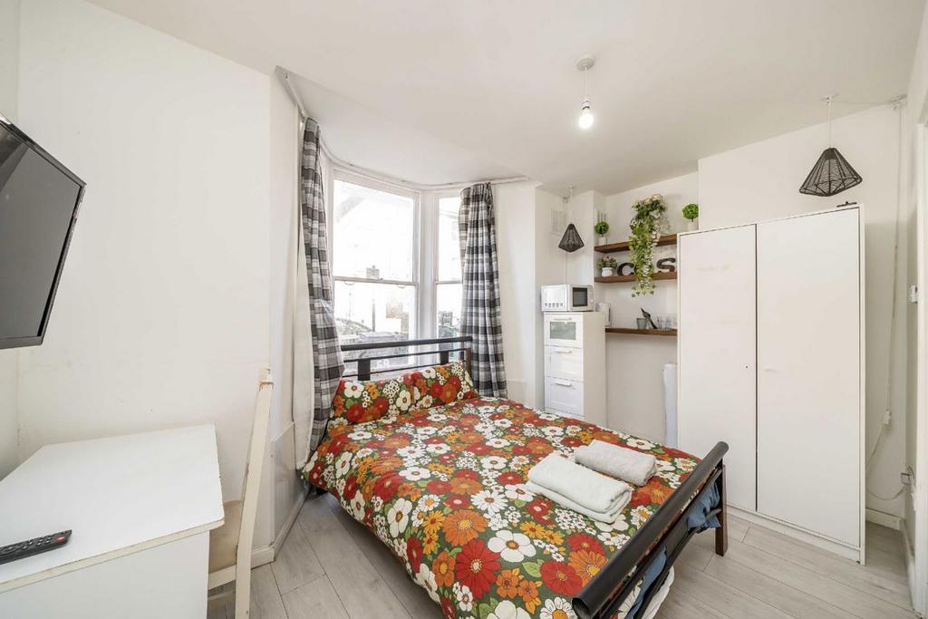 Apartment in London - More