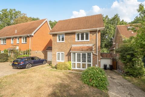 4 bed house for rent in Woodchurch Drive, Kent, BR1