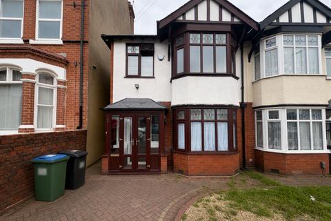 3 bed semi-detached house for rent in Hill Top, West Bromwich, B70