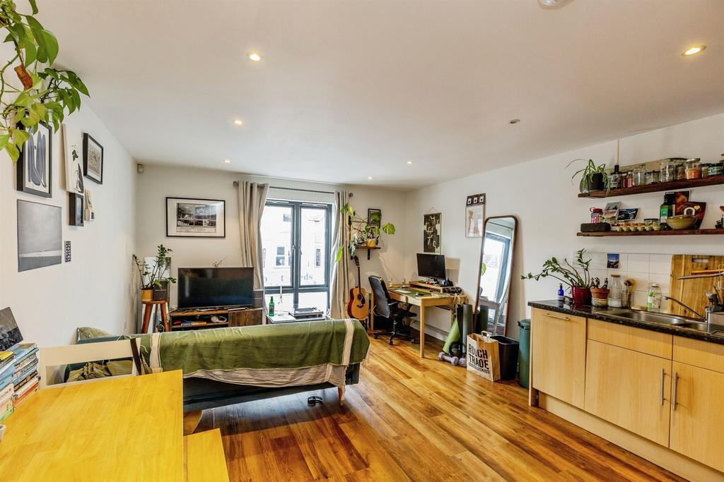 Apartment in BRISTOL - More