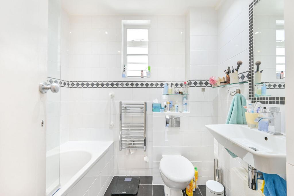 Apartment in London - View 5