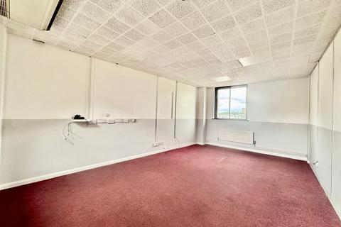 Office to rent, 28-30 Victoria St Luton LU1 2UA