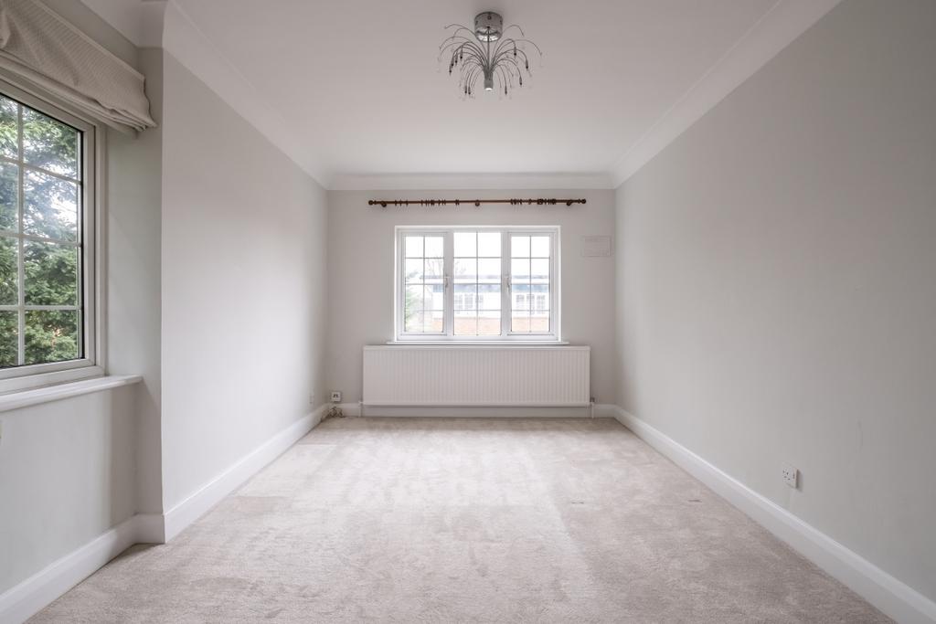 Apartment in Kingston Upon Thames - View 3