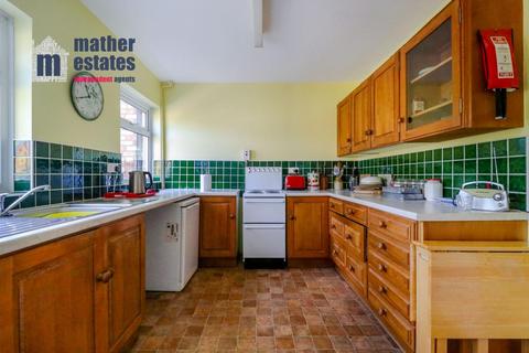 2 bedroom end of terrace house for sale, Benington Road, Aston