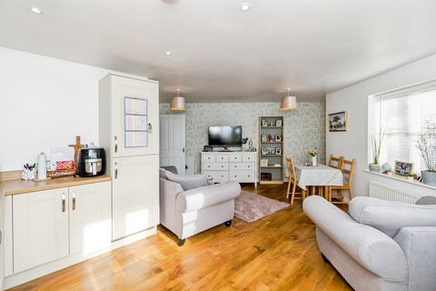 1 bedroom ground floor flat for sale, Cutforth Way, Abbottswood, Romsey