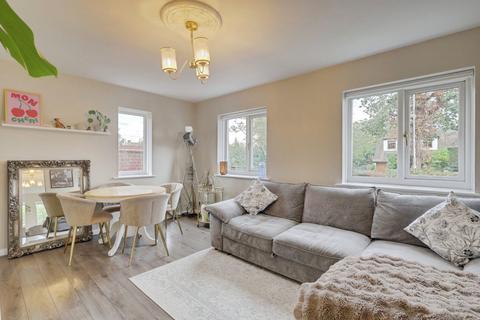 2 bedroom flat for sale, Kiln Road, Benfleet, SS7
