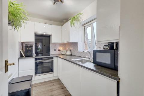 2 bedroom flat for sale, Kiln Road, Benfleet, SS7
