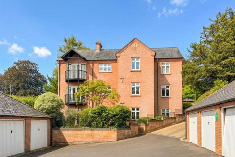 3 bedroom apartment to rent, St. Marks Avenue, Salisbury SP1