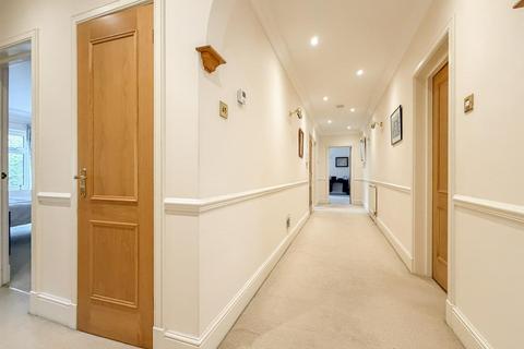 3 bedroom apartment to rent, St. Marks Avenue, Salisbury SP1