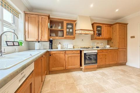 3 bedroom apartment to rent, St. Marks Avenue, Salisbury SP1