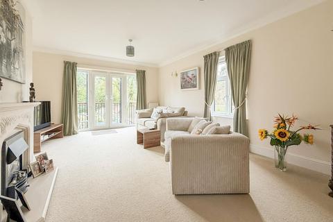 3 bedroom apartment to rent, St. Marks Avenue, Salisbury SP1
