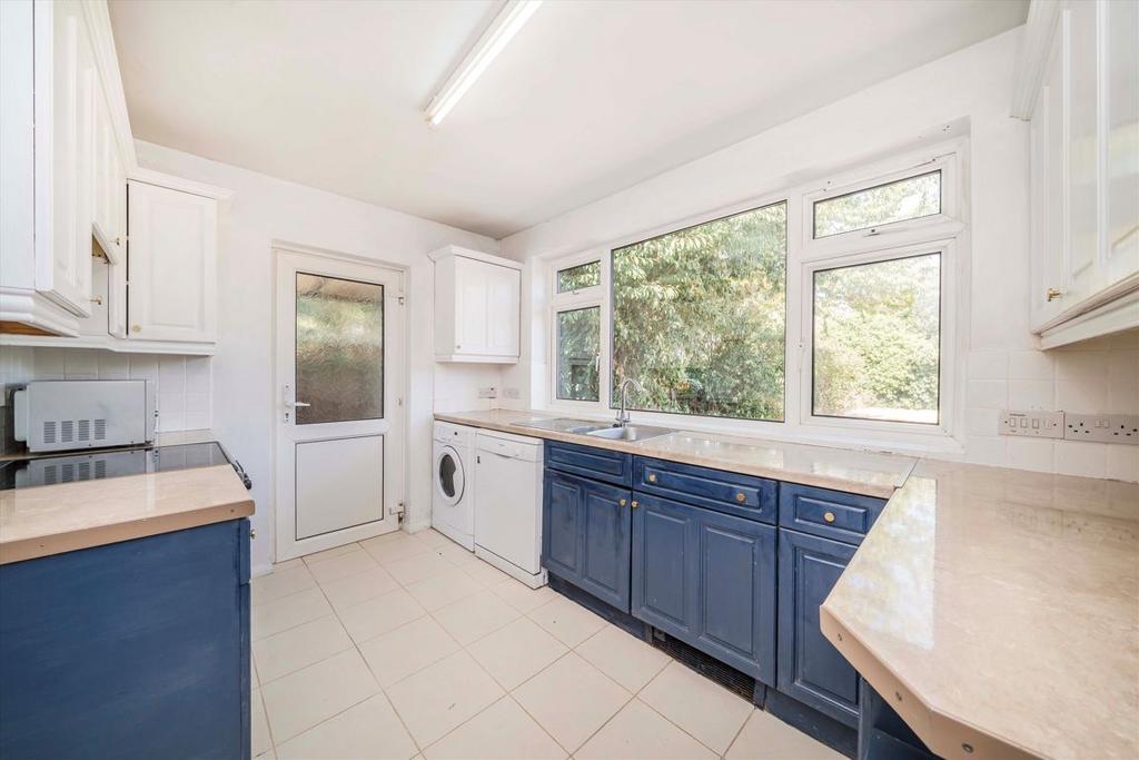 House in Thames Ditton - View 4