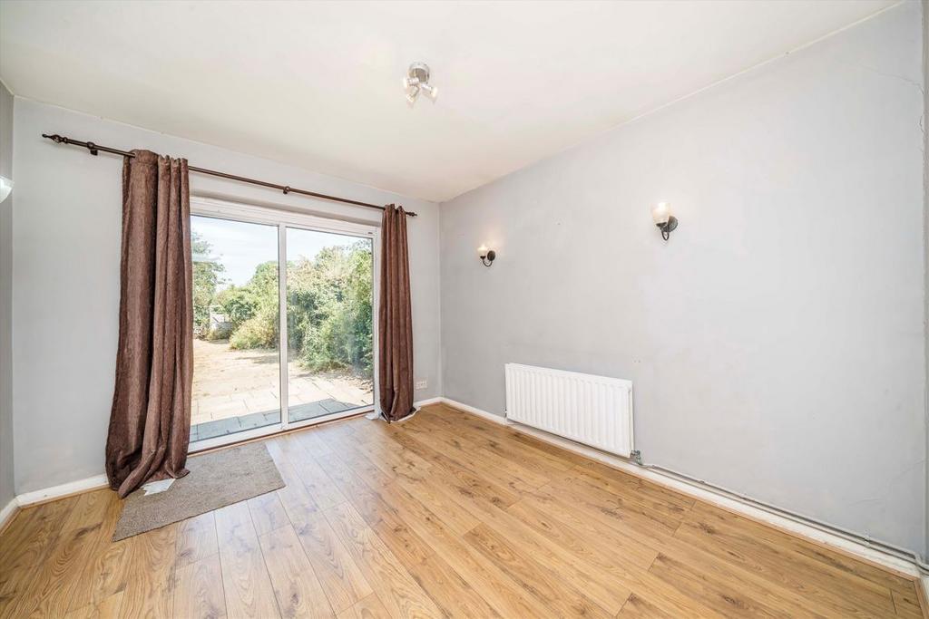 House in Thames Ditton - More