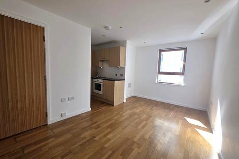 Studio to rent, The Gateway East,