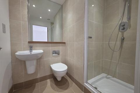 Studio to rent, The Gateway East,