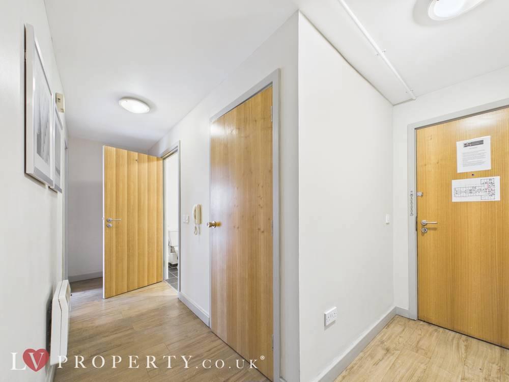 Apartment in West Midlands - More