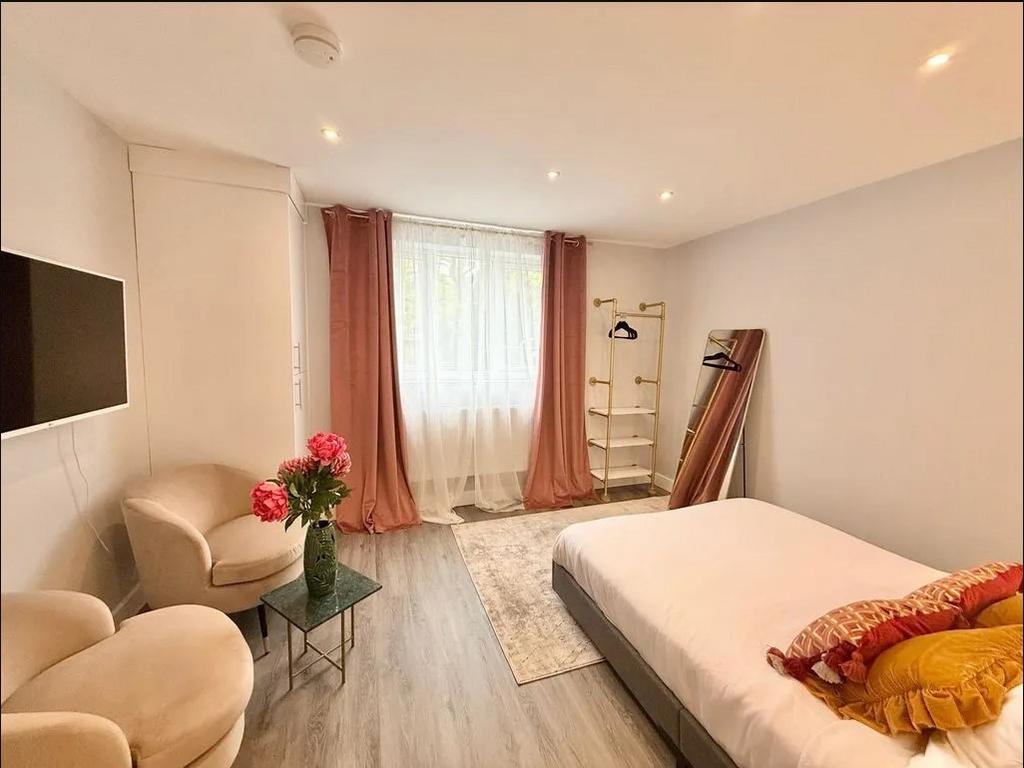 Apartment in London - View 2