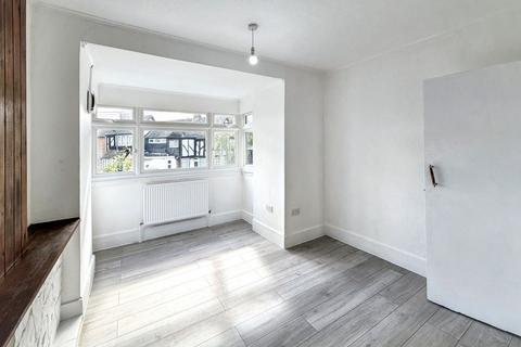 2 bedroom flat for sale, 20A Hayland Close, Kingsbury, London, NW9 0LH