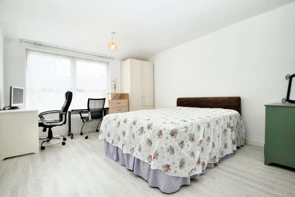 House in Uxbridge - View 2